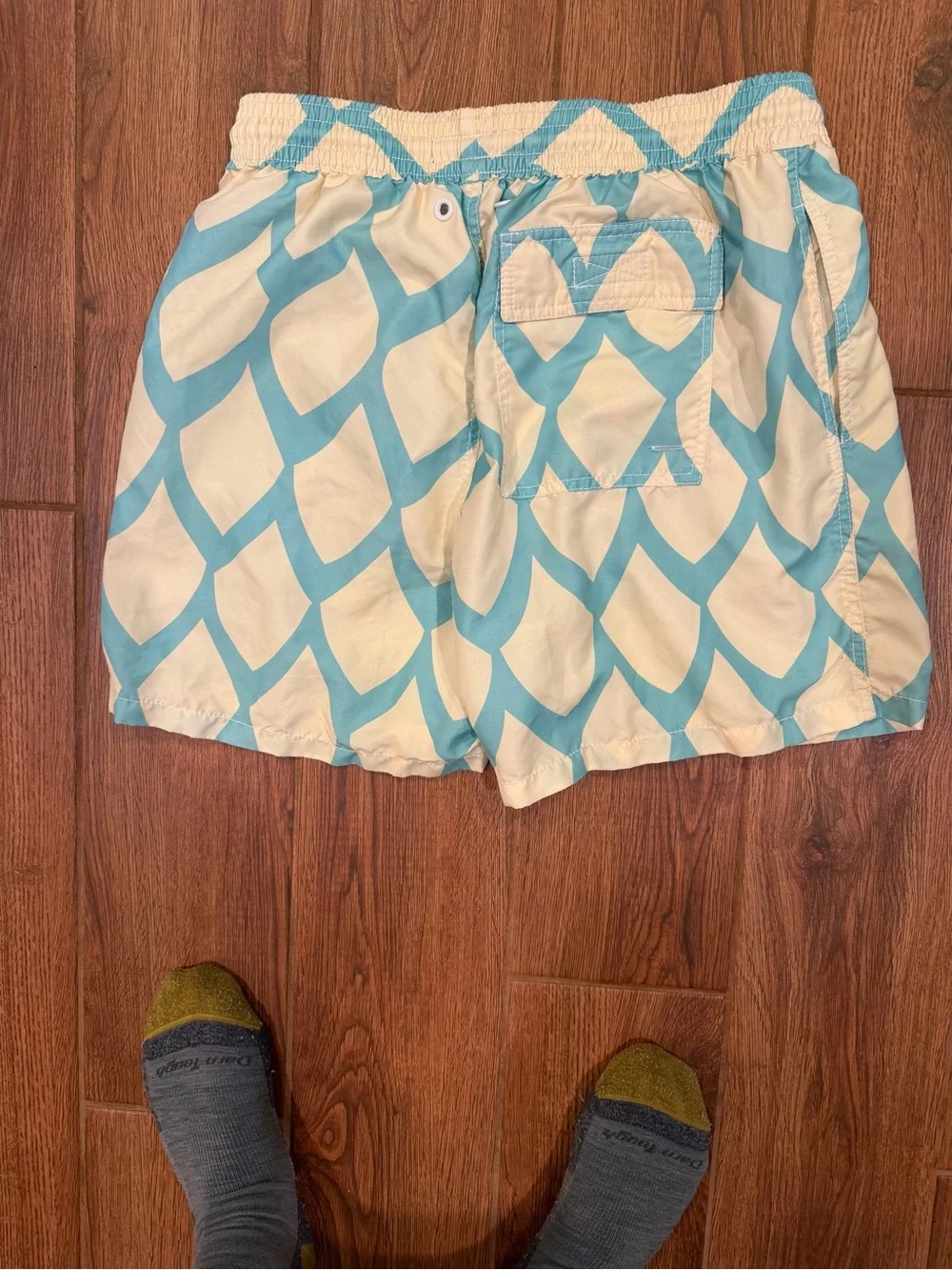 Island Company Yellow and Aqua Geometric Swim Trunks 5” pockets / men’s small